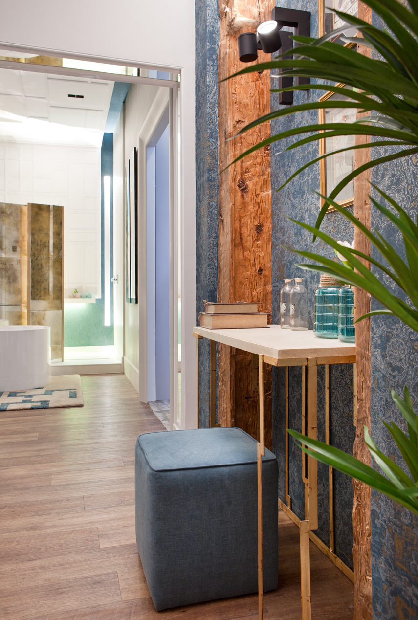 Baño elegante por Silvia Trigueros en Casa Decor 2015