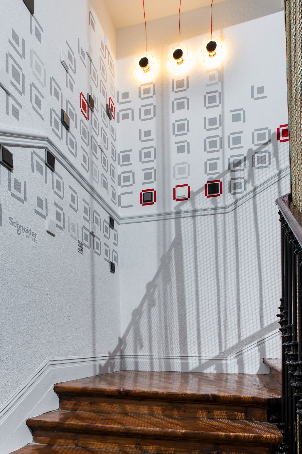 Tramo de escalera – ESNE para Schneider Electric España, Grado de diseño de interiores ESNE