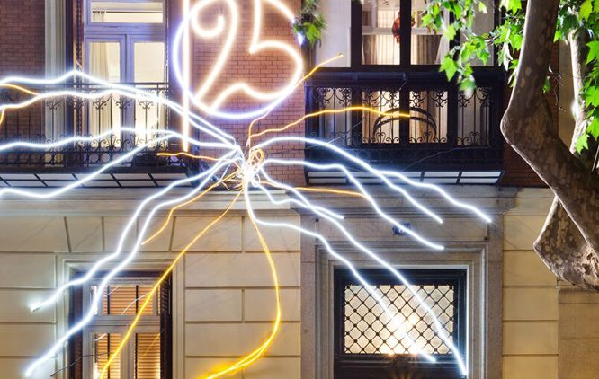 Decoración e iluminación de fachadas en Casa Decor