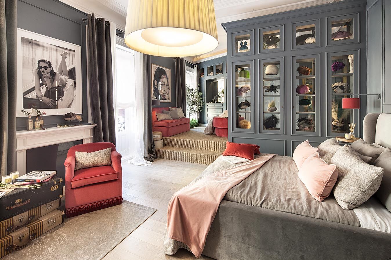 Dormitorio con vestidor de Asun Antó en Casa Decor 2018