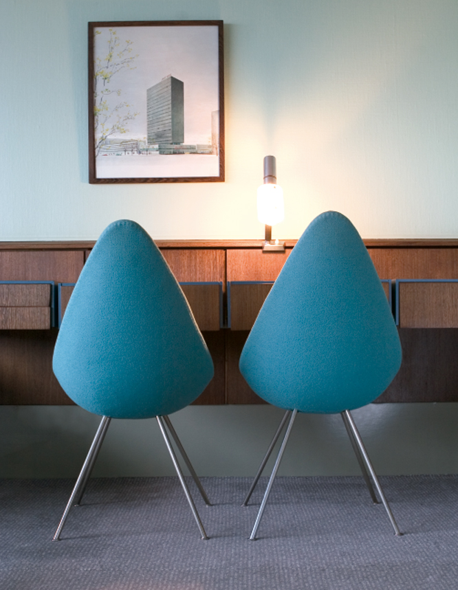 Sillas Drop, diseñadas por Arne Jacobsen