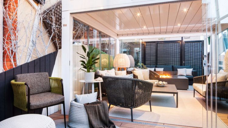 terraza con tres ambientes diferentes en Casa Decor 2019