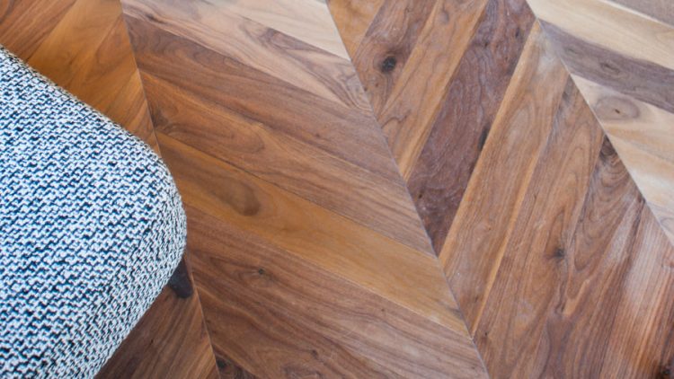 Suelo de Detarima en el Espacio de Impar Grupo