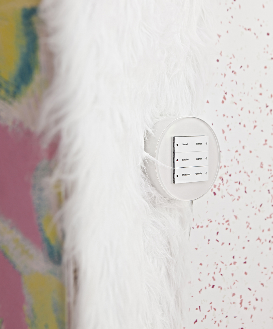 Soluciones de domótica y mecanismos de diseño en Casa Decor 2020