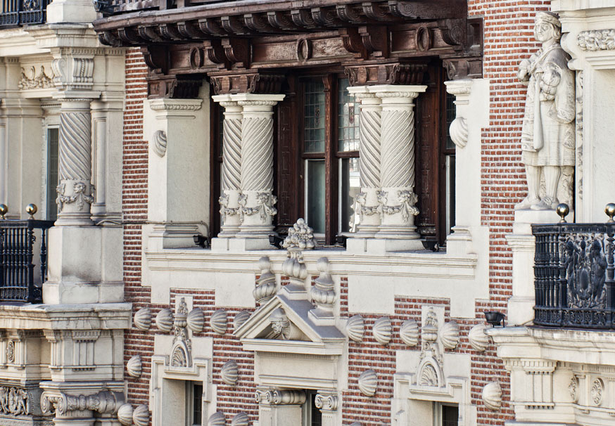 Ornamentación escultórica en la Casa de Tomás Allende