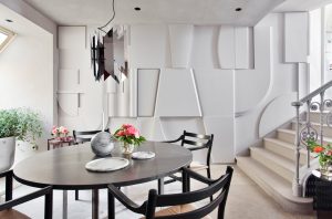 Mural geométrico de escayola del espacio Danish Design Plus diseñado por Erico Navazo en Casa Decor 2021