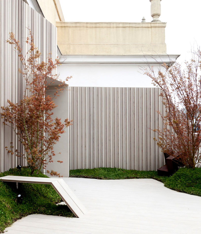 Terraza con pérgola bioclimática en Madrid - Diseño de jardines y terrazas,  fuentes de jardín, proyectos de paisajismo.