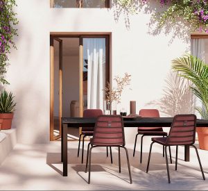 Mesa de comedor Salvia y sillas de exterior Sorell, de Musola.