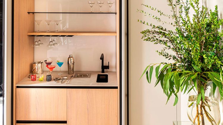 Blanco y sus elegantes combinaciones de griferías y fregaderos en negro