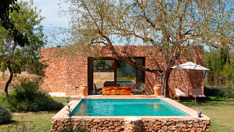 «Es Garrover», casa payesa reformada por Cuarto Interior