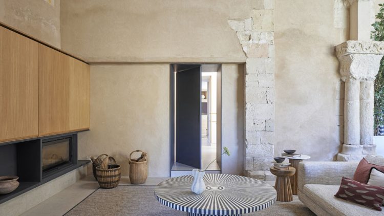 La interiorista Mausha Marsá da una nueva vida a una iglesia en ruinas