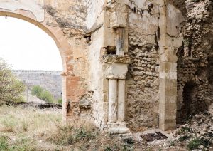 Iglesia medieval convertida en vivienda moderna