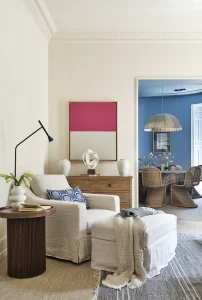 Zona de lectura y descanso en salón del Espacio El Corte Inglés en Casa Decor, diseño de Decor Studio con Marta Ureta.