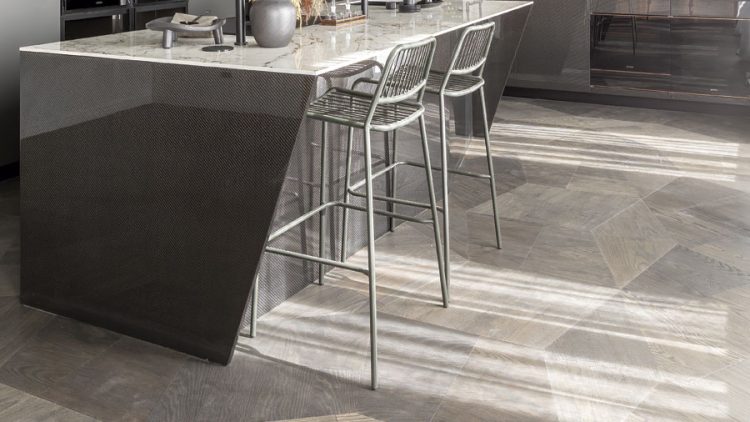 8 tendencias en suelos que pisan fuerte: lo que vimos (y lo que viene) según Casa Decor 2025