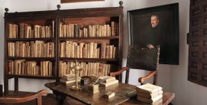 Interior de la Casa de Lope de Vega en el Barrio de las Letras de Madrid, museo dedicado al escritor del Siglo de Oro.