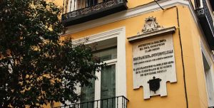 Fachada de la antigua casa de Francisco de Quevedo en el Barrio de las Letras de Madrid, junto al Convento de las Trinitarias.