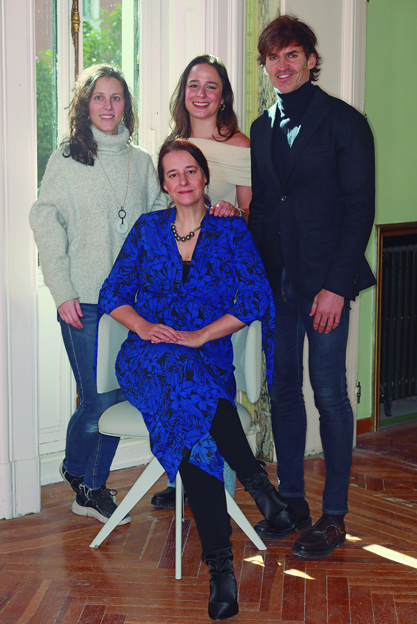 Equipo de Impar Design en Casa Decor 2026, estudio de interiorismo y construcción que diseña un club en la tercera planta del edificio.