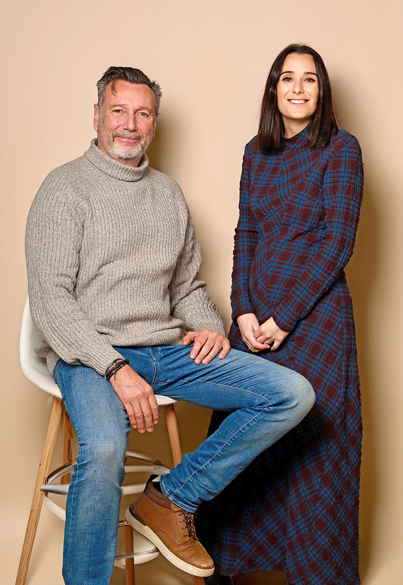 Joan Carles Navarro y Monika Rovira del estudio AIA Activitats Arquitectòniques, arquitectos que diseñan un baño para Tarimatec en Casa Decor 2026. 