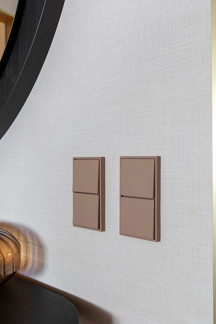 Mecanismos Jung LS 990 en color Les Couleurs Le Corbusier en el Espacio PH Collection