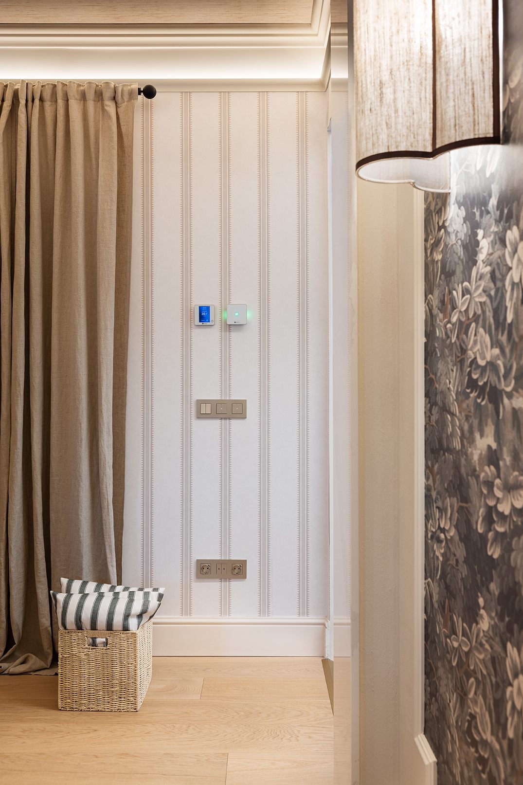Mecanismos Simon 270 integrados en el salón Habiter de Leroy Merlin en Casa Decor 2026