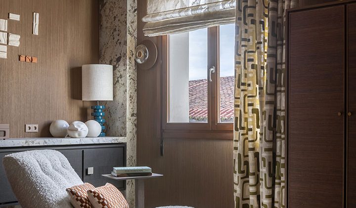 Cortinas y estor en un interior de Casa Decor 2026