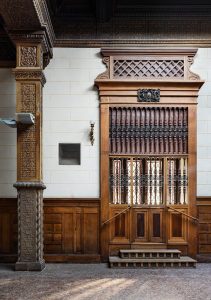 Decoración de la capilla del Palacio del Marqués de los Vélez y Conde de Niebla realizada por Talleres Granda