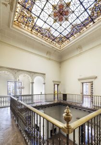 Lucernario de hierro y cristal de la Casa Maumejean en el Palacio de la Trinidad