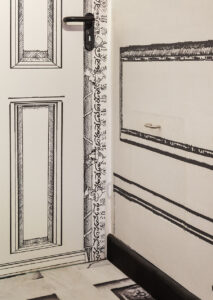 Caja de registro camuflada en una pared decorativa del Espacio Verónica Montijano en Casa Decor 2026