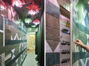 Caja de registro oculta entre azulejos geométricos en el Espacio Universidad CEU San Pablo de Casa Decor 2026