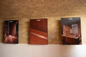 Paneles expositivos del proyecto Fuerza Suave en el showroom de Kaldewei en Berlín